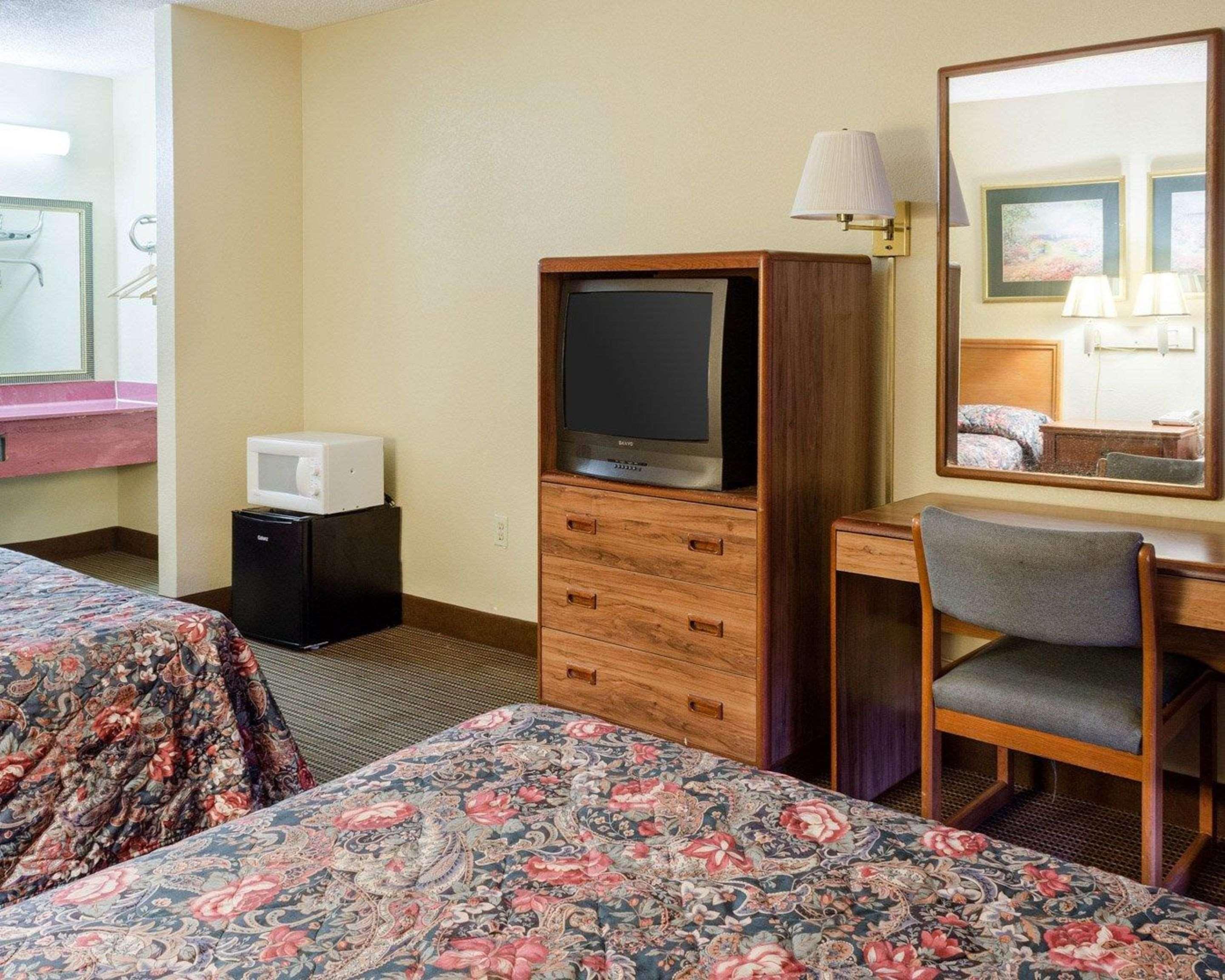 Rodeway Inn Greenwood Dış mekan fotoğraf