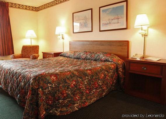 Rodeway Inn Greenwood Oda fotoğraf